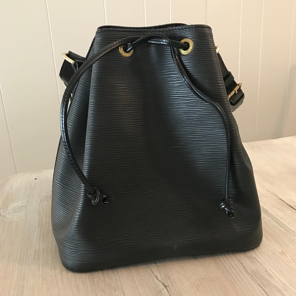 Louis Vuitton Petit Noë bucket bag